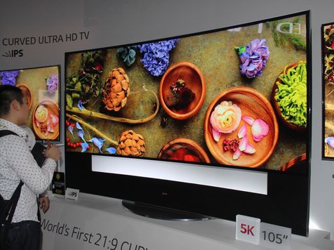 LG105寸曲面5K电视惊艳亮相CES