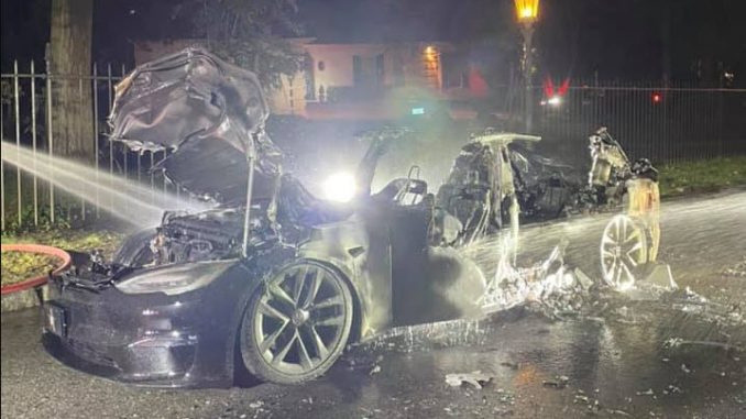  交付不到一周，售价100万的特斯拉 Model S Plaid发生全球首例起火事故
