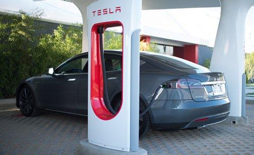 特斯拉将为Model 3性能版车主提供终身免费超级充电服务，为刺激销量又出新招
