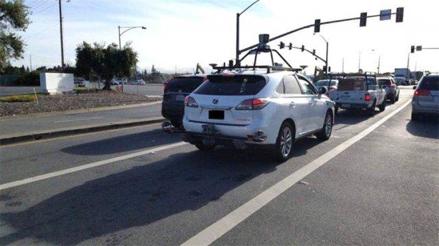苹果自动驾驶发生首次交通事故，自动驾驶需将人类行为考虑在内