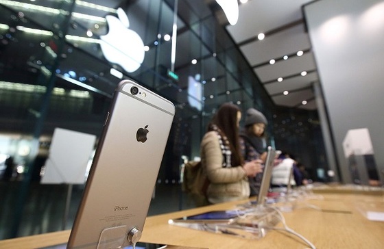 iPhone拉高中国手机均价：中国手机产业的喜或悲？
