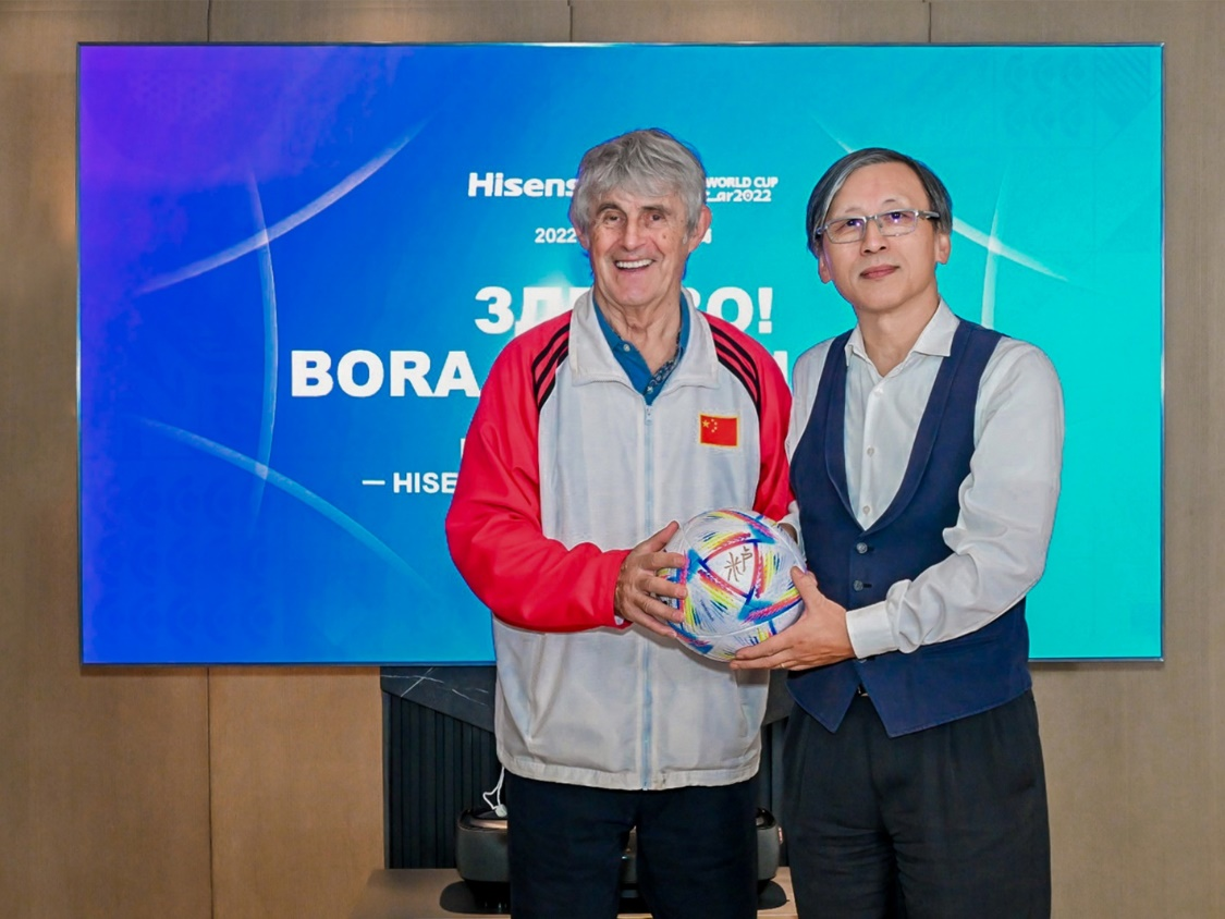 2022世界杯倒计时：“足坛传奇”米卢中国行解锁“看球神器”