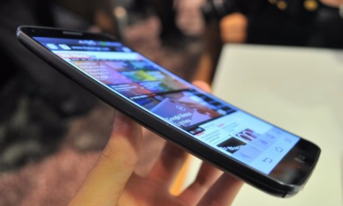 坚持变弯 LG新款曲面屏手机将亮相CES2015