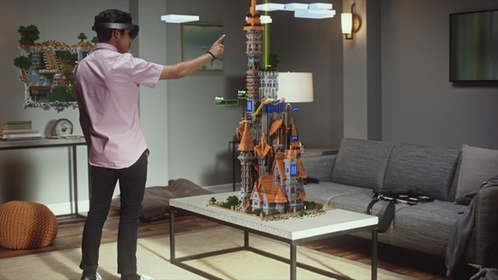 用HoloLens玩Minecraft是怎样的体验？