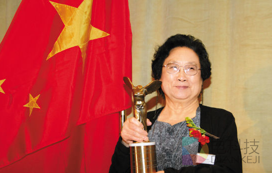 中国科学家屠呦呦获诺贝尔生理或医学奖