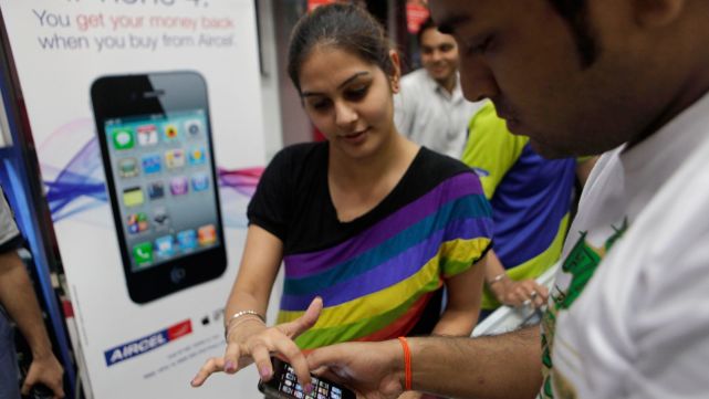 在印度 听说能用上iPhone 5s的人就特别拉风