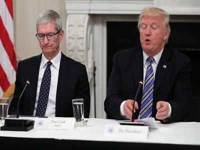 特朗普苹果在美建三厂言论遭质疑 或故意让库克难堪