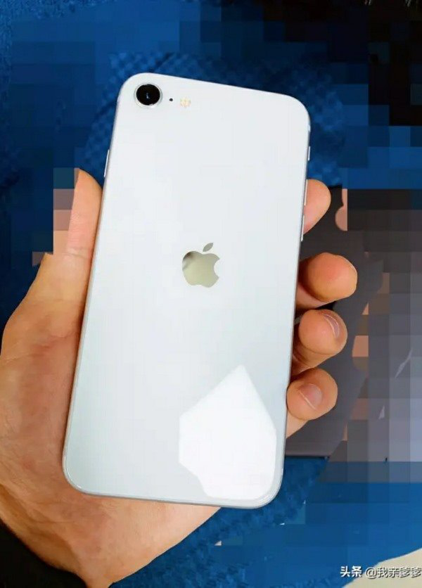 iPhone 9真机谍照曝光，采用后置单摄+玻璃机身设计