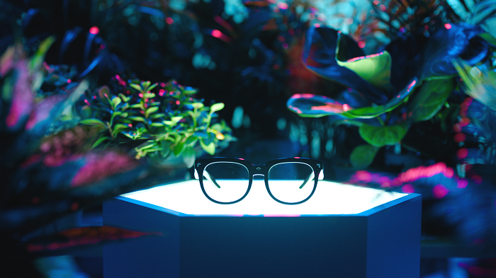  雷鸟创新发布业内首款双目全彩MicroLED光波导AR眼镜，5000亿赛道迎来实力黑马