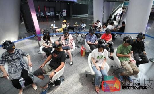 上海国际电影节市民体验VR沉浸式观影