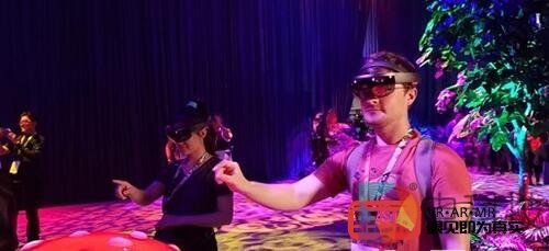 多人互动AR体验《虚拟花园》支持HoloLens