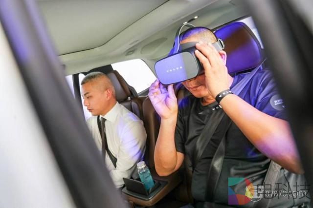 通过与VR虚拟现实技术相结合，体验沃尔沃 SUV系列