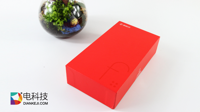 360手机f4开箱图赏：安卓小苹果的对称美学
