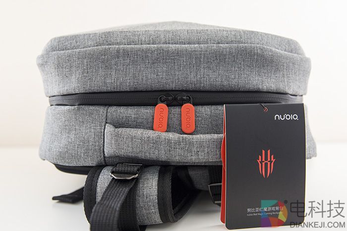 努比亚红魔游戏手机背包：硬壳双肩，造型不凡