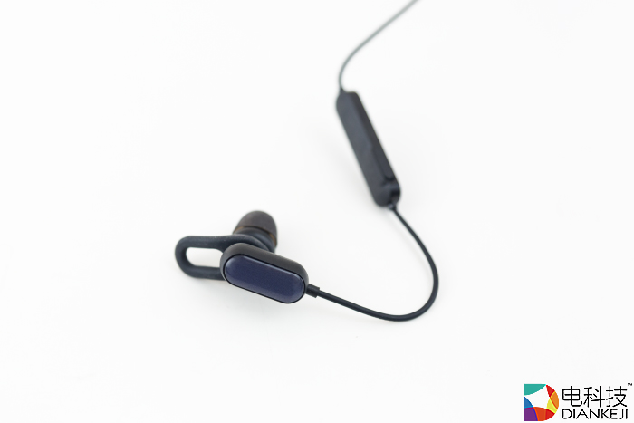小米运动蓝牙耳机：媲美专业级的运动耳机，时尚舒适更轻便
