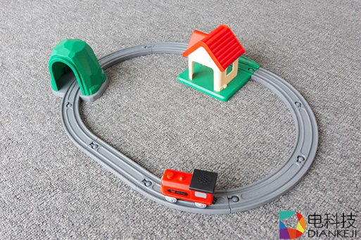  米兔轨道积木声光火车套装：孩子启蒙玩具，在欢声笑语中培育智力
