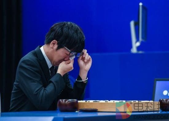意外：新华社曝柯洁AlphaGo对战失声痛哭，棋局停滞20分钟